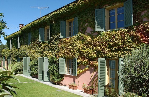 Castelnuovo Magra Apartment | Holiday Apartment "Agriturismo Monteverde - Dalia" with Shared Pool, Private Garden & Wi-Fi