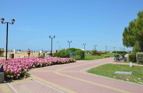 Bibione Pineda Apartment | Holiday apartment with private garden and air conditioning