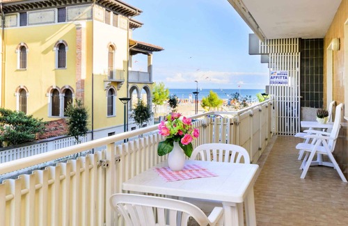 Lignano Sabbiadoro Apartment | Holiday apartment with partial sea view and balcony