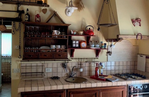 Castiglione del Lago House | Holiday Home "Il Forcone" with Shared Pool & Wi-Fi