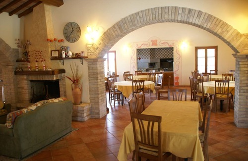 Bettona House | Holiday Home in Bettona with Pool & Near Assisi
