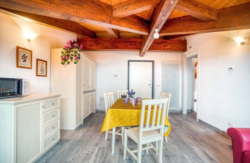 Valfabbrica House | Holiday Home "Le More - Casa Zoe" with Shared Garden & Wi-Fi