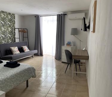 Mora d'Ebre Hostel | Hostal Casa Michaels