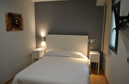 Cervera Hostel | Hostal Universitat Cervera