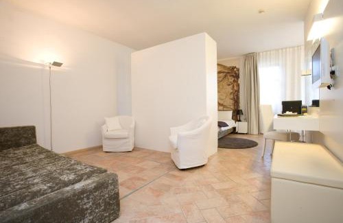 Villa-borgo Hotel | Hotel Castello di Santa Vittoria