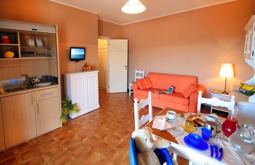 San Bartolomeo al Mare Apartment | La Meridiana 5 Pax - One Bedroom Apartment, Sleeps 5