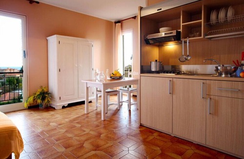 San Bartolomeo al Mare Apartment | La Meridiana 5 Pax - One Bedroom Apartment, Sleeps 5