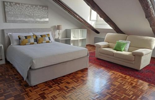 Historic Centre Apartment | La Mole apartment