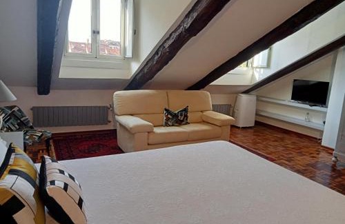 Historic Centre Apartment | La Mole apartment