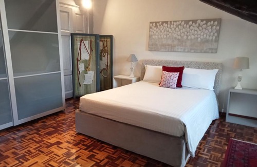 Historic Centre Apartment | La Mole apartment