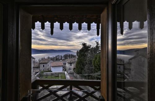 Liano-Formaga House | La Villanella - Theater Home