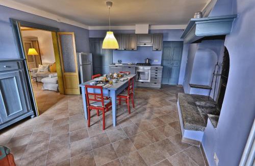 Liano-Formaga House | La Villanella - Theater Home