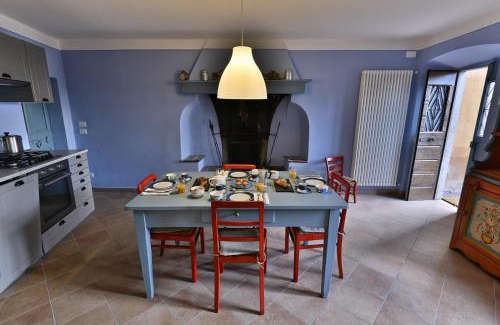 Liano-Formaga House | La Villanella - Theater Home