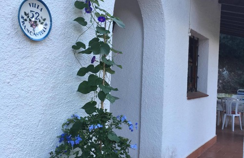 Begur Villa | Lovely air-conditioned villa close to sandy beach, shops and restaurants