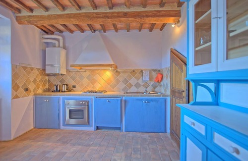Poggibonsi Apartment | Lovely apartment for 6 guests with pool, WIFI, A/C, TV and panoramic view, close to San Gimignano