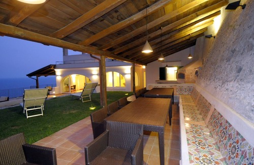 Amalfi Villa | Luxury Amalfi villa rental with amazing views