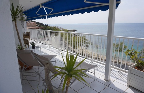 Almadraba-Canyelles Apartment | Luxury apartment by the sea with stunning views!