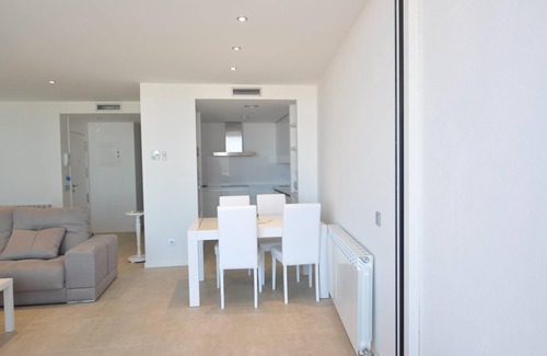 Roses Town Center Apartment | Luxury Apartment on the Beach in Roses, Costa Brava! 2 Bedrooms, Sea Views, Free Wi-Fi. Book now!
