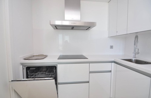 Roses Town Center Apartment | Luxury Apartment on the Beach in Roses, Costa Brava! 2 Bedrooms, Sea Views, Free Wi-Fi. Book now!