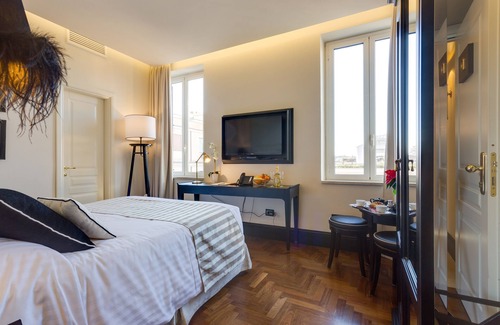 Celio Bed & Breakfast | Luxury B&B room at Colosseum bathroom ensuite