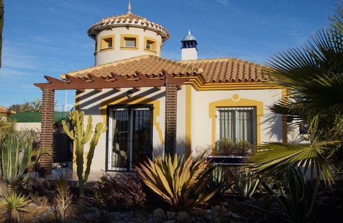 Mazarron Villa | Luxury villa with private pool and hottub in Mazarron Country Club. Pet-friendly