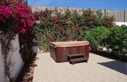 Mazarron Villa | Luxury villa with private pool and hottub in Mazarron Country Club. Pet-friendly