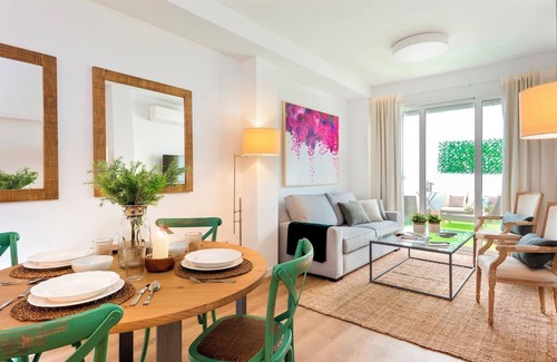 San Vicente Apartment | Modern Centric Apartment with Private Patio. Baños I