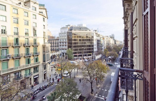 Eixample Apartment | My Space Barcelona Near La Pedrera, 2 apartments for up to 14 pax