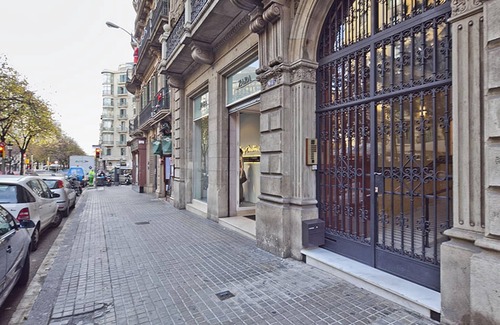 Eixample Apartment | My Space Barcelona Near La Pedrera, 2 apartments for up to 14 pax