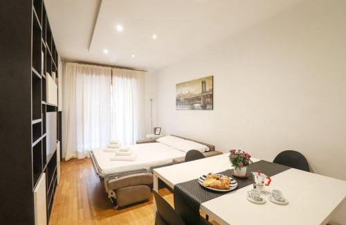 Tor di Quinto Apartment | Olimpico Chic Home - Free Parking, Balcony, AC, Wi-Fi