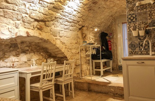 Conversano Apartment | Original dwelling totally made of stone and finely renovated. Pearl.