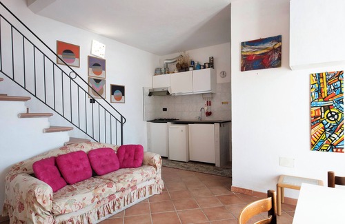 Lavagna House | Pet-friendly Vacation Home Villetta Rosa with Garden, Terrace, Balcony, BBQ & Wi-Fi