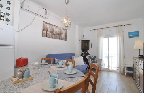 L'Escala Apartment | Practical apartment with sea views, Wifi and air conditioning included