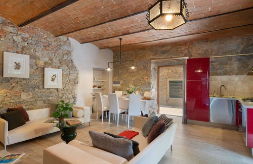 Pergine Valdarno Villa | Private Villa with private pool, WIFI, A/C, TV, patio, pets allowed, panoramic view, close to Arezzo