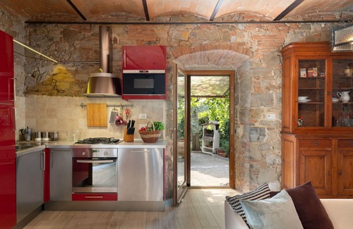 Pergine Valdarno Villa | Private Villa with private pool, WIFI, A/C, TV, patio, pets allowed, panoramic view, close to Arezzo