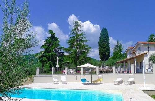 Figline e Incisa Valdarno Villa | Private Villa with A/C, private pool, WIFI, TV, terrace, panoramic view, close to Greve In Chianti