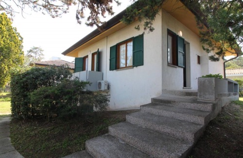 Lignano Pineta Villa | Renovated villa with private fenced garden