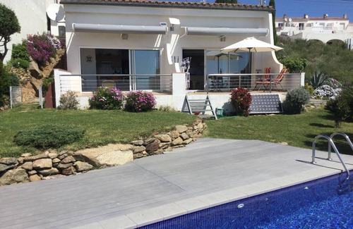 Almadraba-Canyelles House | Rosas canyelles: Fully equipped villa, air-conditioned, infinity pool, sea view