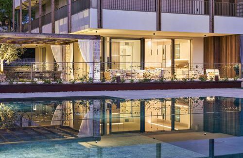 Bardolino Apartment | SalvatoreHomes - Pure Luxury in the Centre of Bardolino with Pool & Private Jacuzzi - Casa Olivia - a 5 Star Luxury Collection at Lake Garda