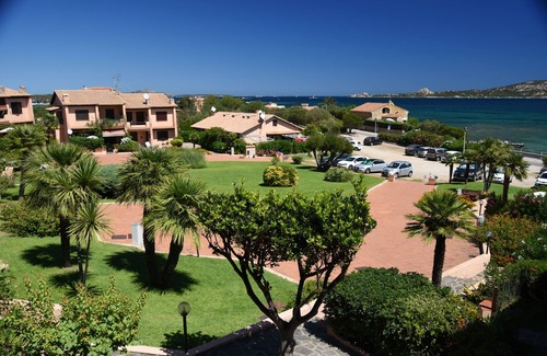 La Conia House | Seafront house with garden
