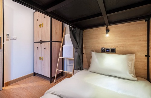 Bangkok Old Town Hostel | Siam Subway Hostel and Café