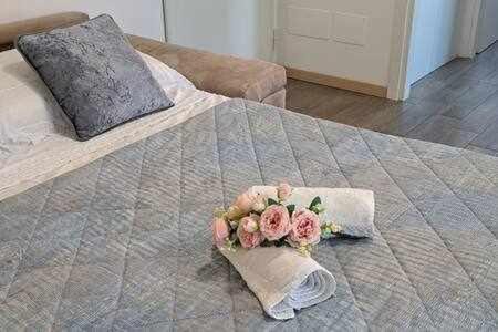 San Fermo della Battaglia Apartment | Silver Home
