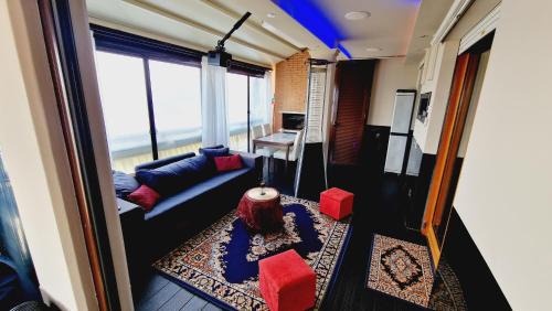 Pomezia Apartment | Sky Lounge Terrazza di Cesare Luxury Rooftop minipiscina-spa Sala Cinema WIFI parcheggio