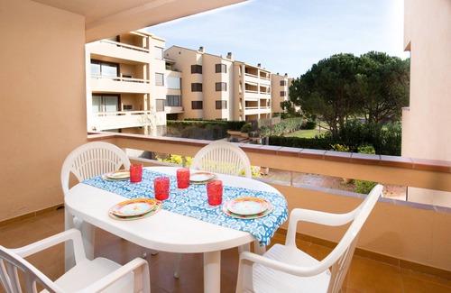 Pals Apartment | Spacious and bright apartment on the beach, free wifi, pool, garage, Golf.