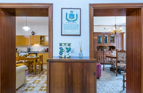Montefollonico House | Stunning private villa for 5 guests with A/C, WIFI, TV, patio, pets allowed and panoramic view