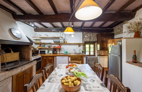 Monticiano Villa | Stunning private villa for 6 guests with WIFI, private pool, TV, patio and pets allowed