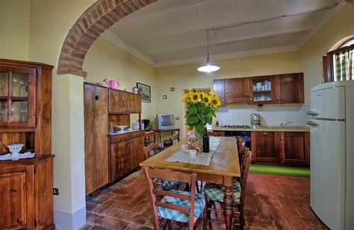Le Piazze Villa | Stunning private villa with private pool, WIFI, TV, pets allowed and panoramic view, close to Ar.
