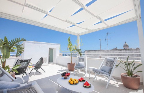 Centro Storico Apartment | TD Palazzomaris Il Faro Seaview Townhouse