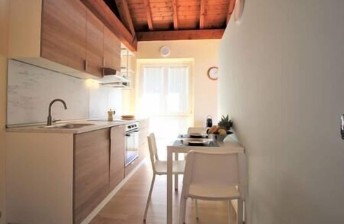 Pettenasco Apartment | The Arch in the sky per 7 persone, Una vista lago unica ed un relax in giardino per godere di quest