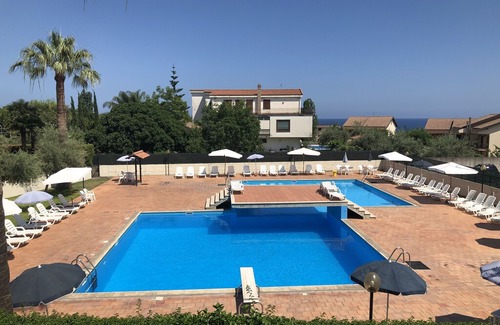 Capo Mulini Apartment | The pool terrace - Baia di Capomulini